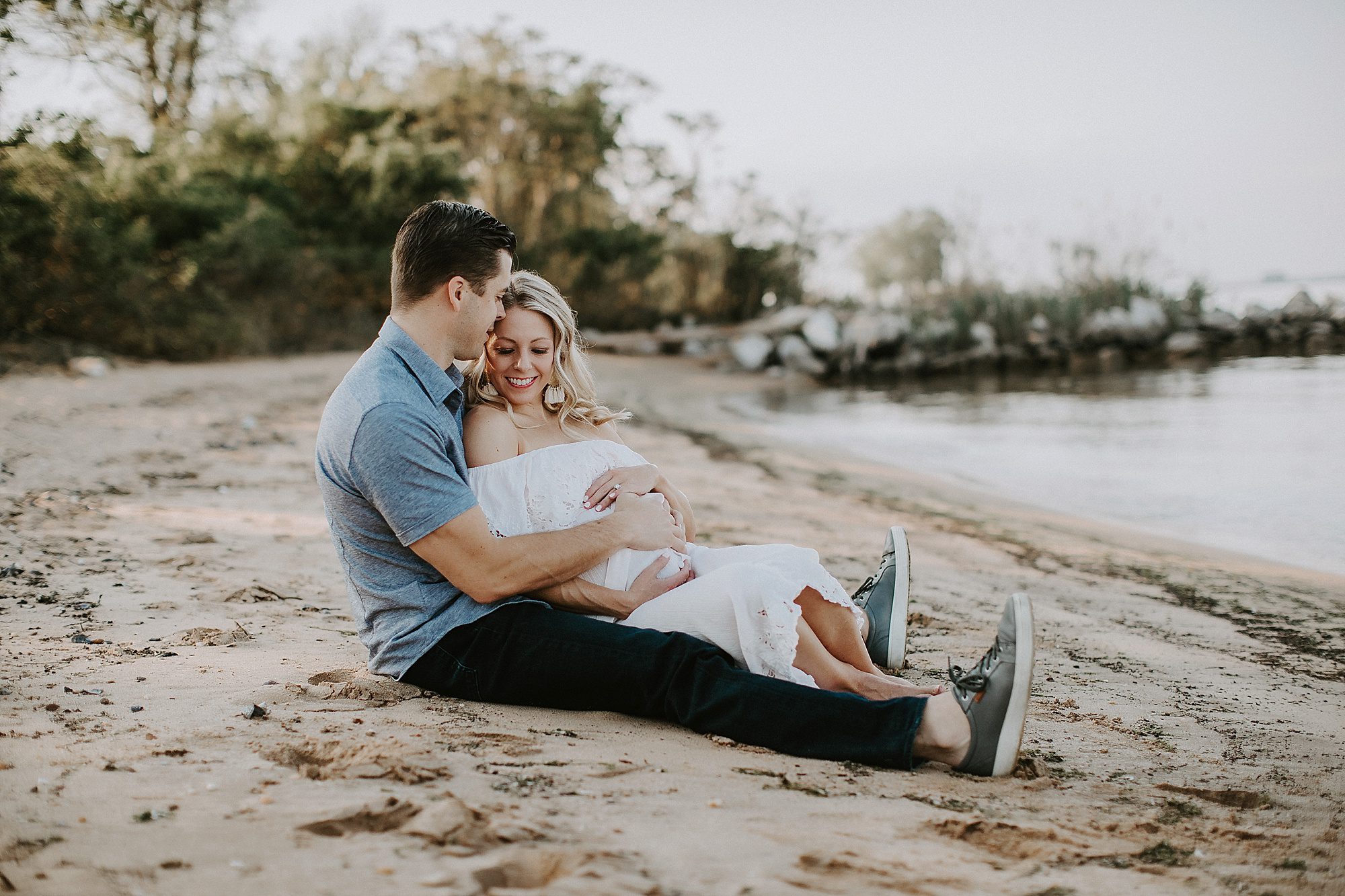 beach maternity couple poses, Maryland Maternity Photography, Organic Maternity Pictures, Couple maternity, Maternity pictures with a dog