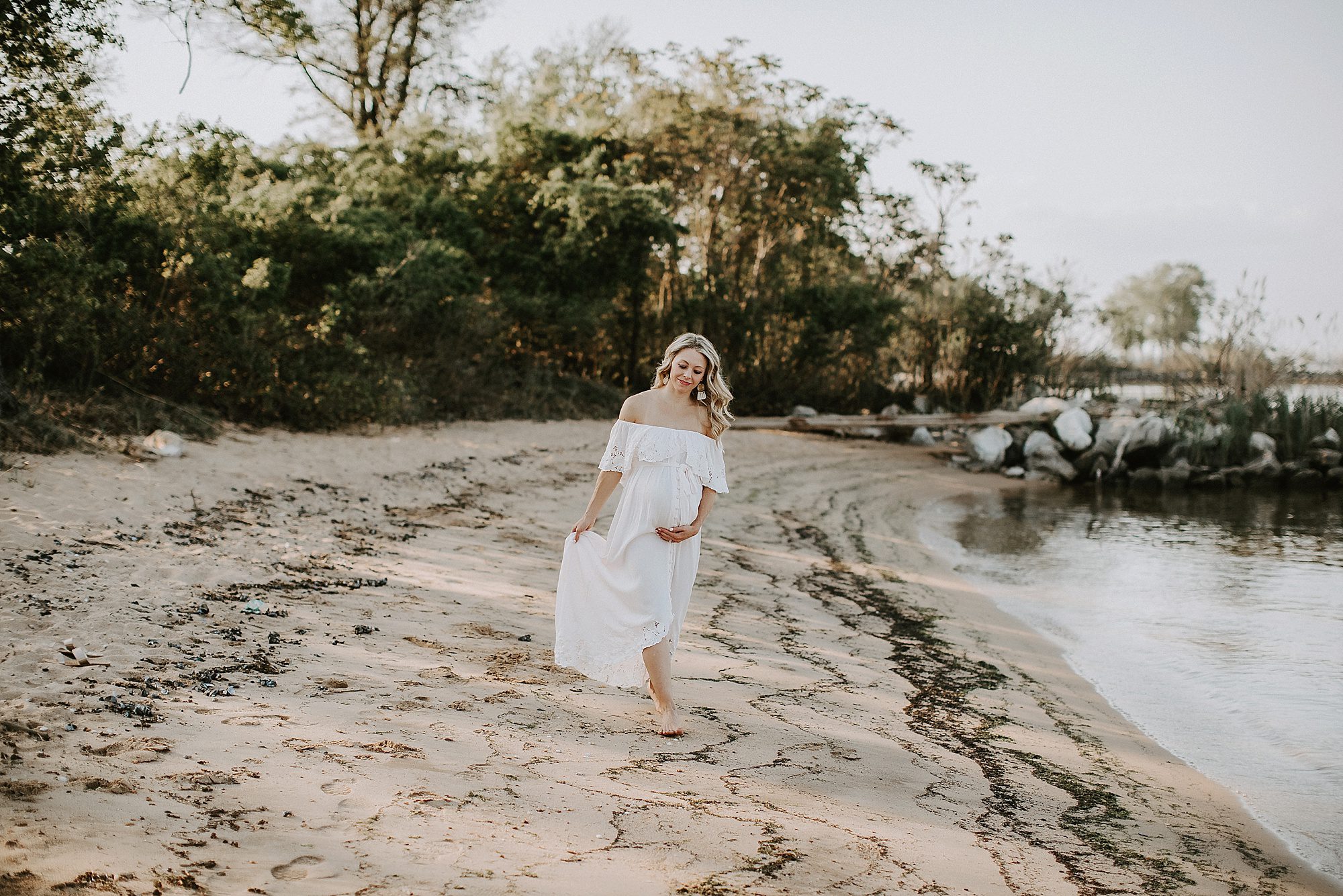 beach maternity mother poses, Maryland Maternity Photography, Organic Maternity Pictures, Couple maternity, Maternity pictures with a dog